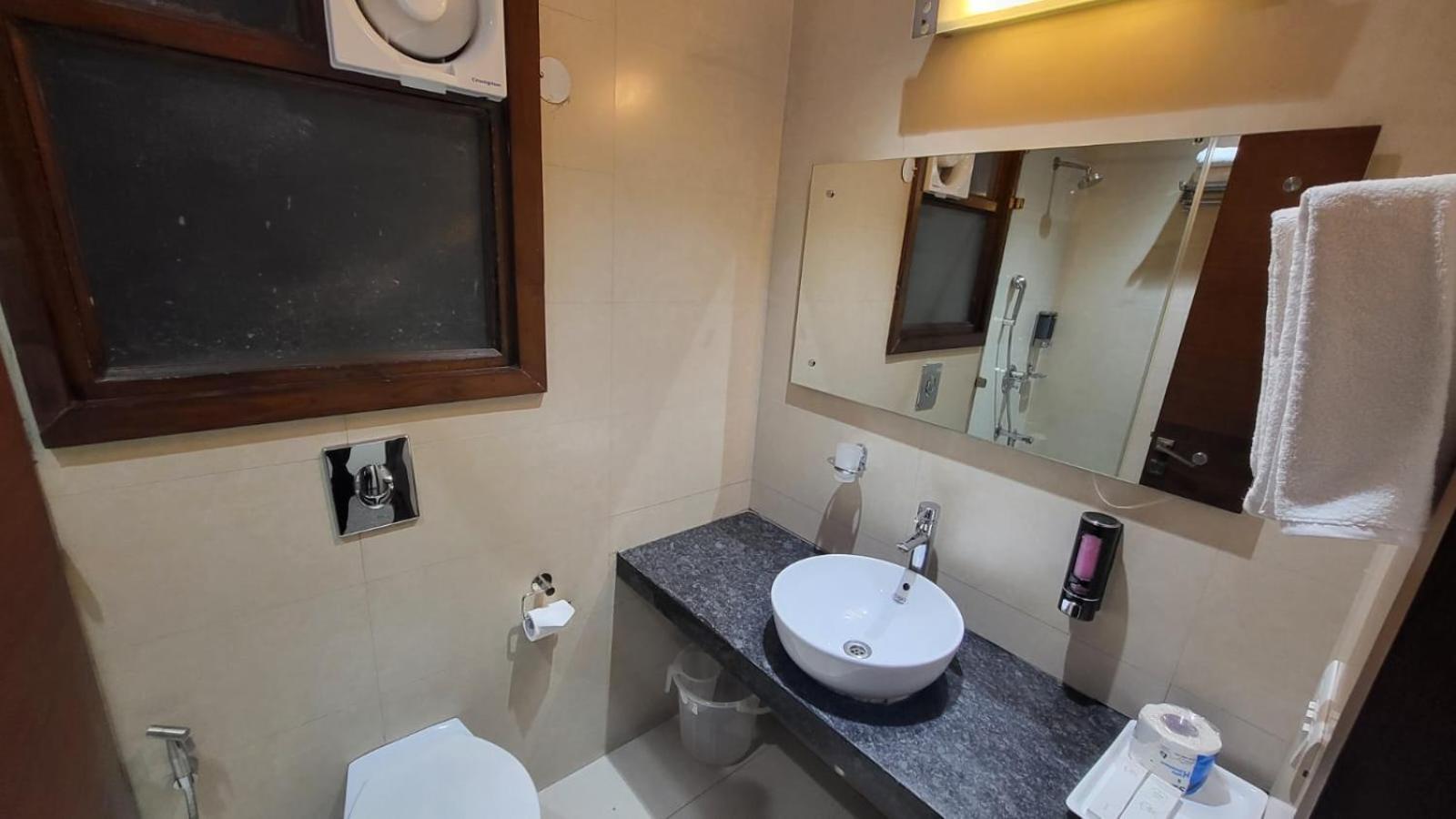 Uds Villa Scandinavian B&B - Next To Vfs New Delhi Luaran gambar