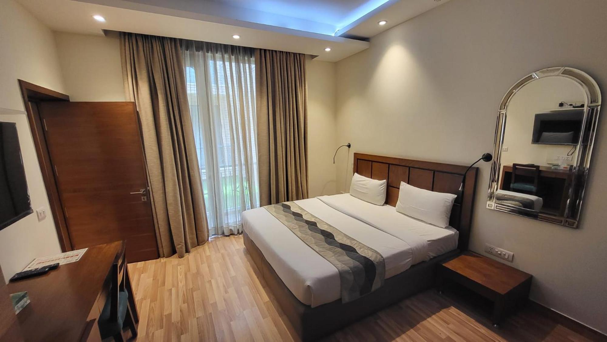 Uds Villa Scandinavian B&B - Next To Vfs New Delhi Luaran gambar