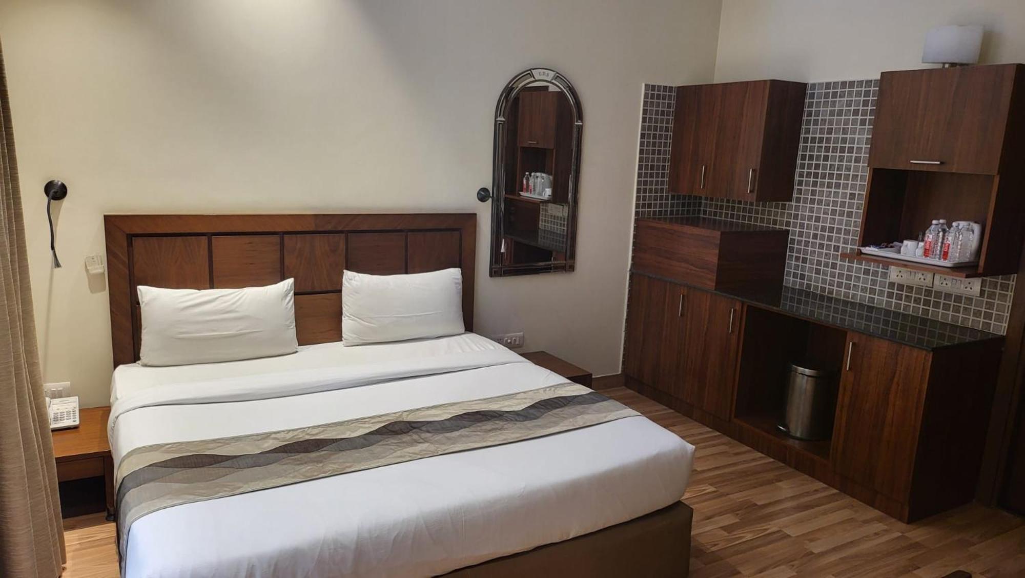 Uds Villa Scandinavian B&B - Next To Vfs New Delhi Luaran gambar