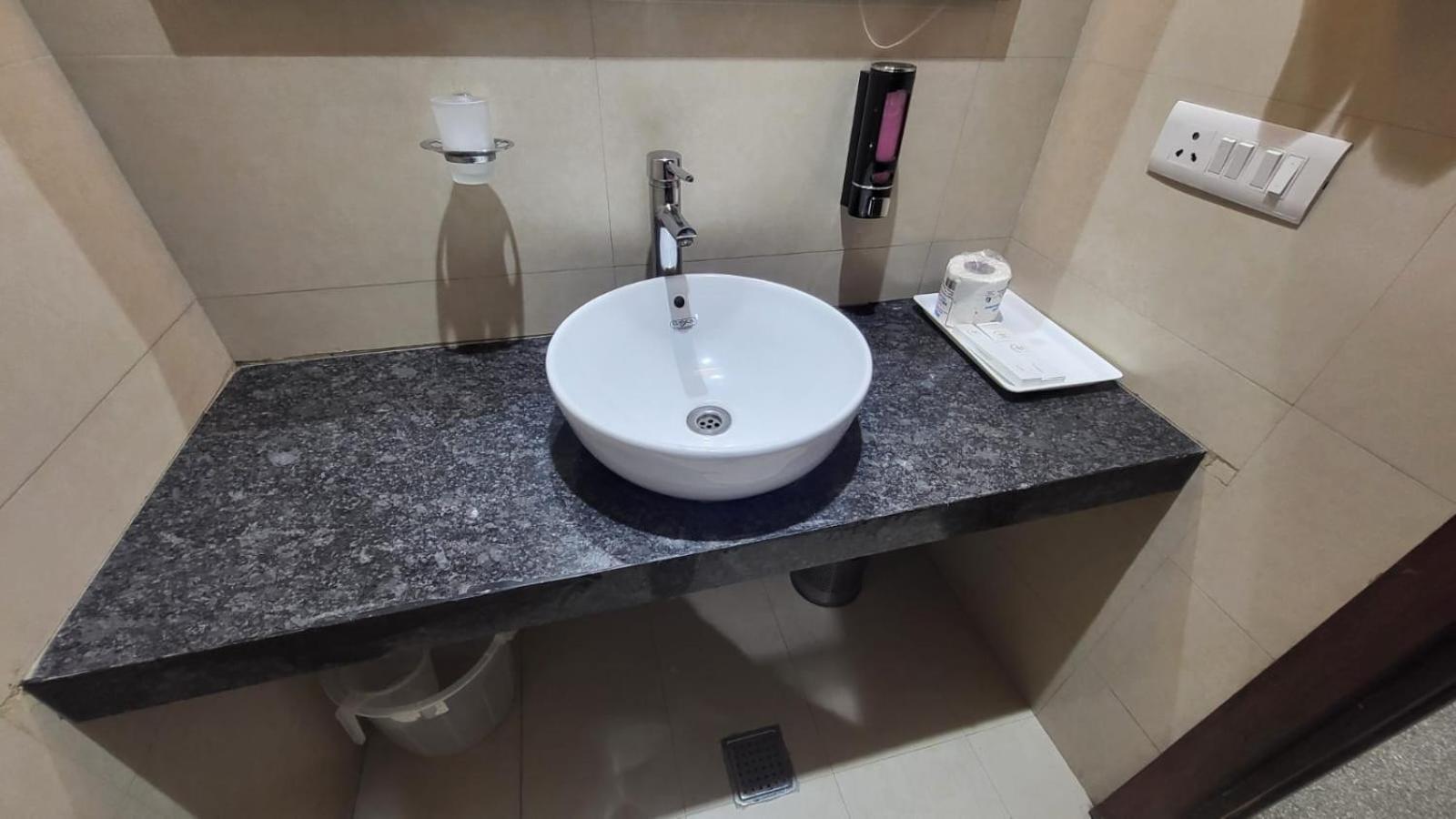 Uds Villa Scandinavian B&B - Next To Vfs New Delhi Luaran gambar